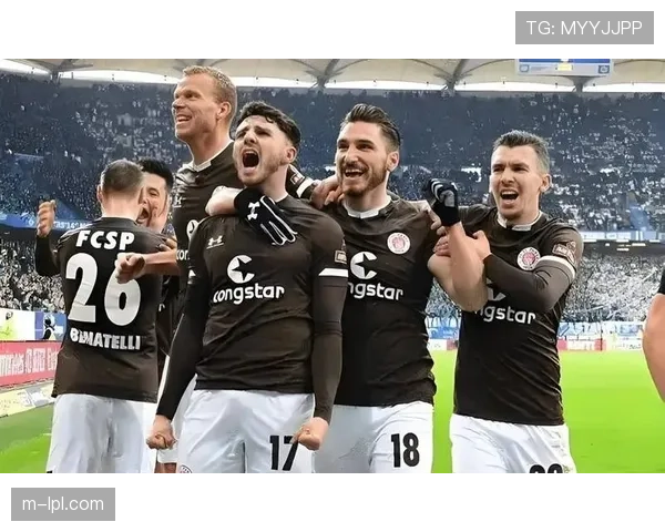 拜仁对阵圣保利，迪亚斯半场前助攻格雷罗闪电扳平